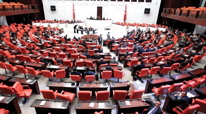 4.4 milyon kişinin gözü Meclis'te 4.4 milyon kişinin gözü Meclis'te