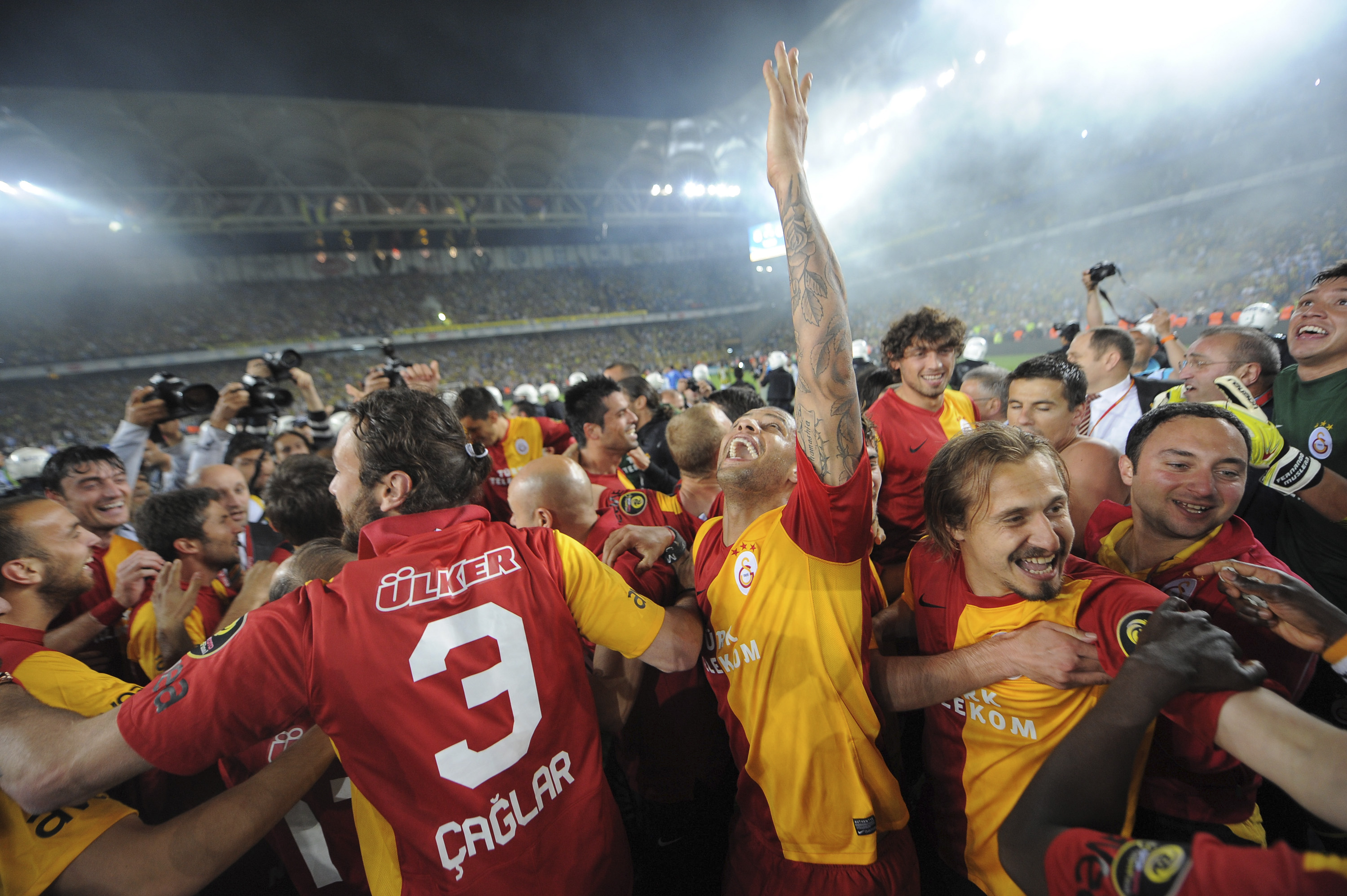 Şampiyonluk kutlaması 19:30'da Arena'da Şampiyonluk kutlaması 19:30'da Arena'da