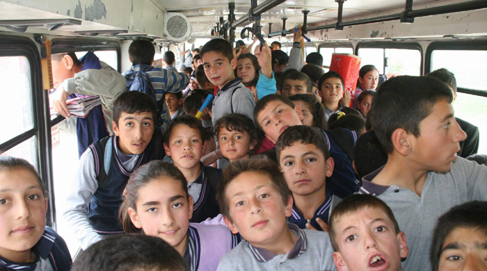 Bir otobüste 200 öğrenci Bir otobüste 200 öğrenci