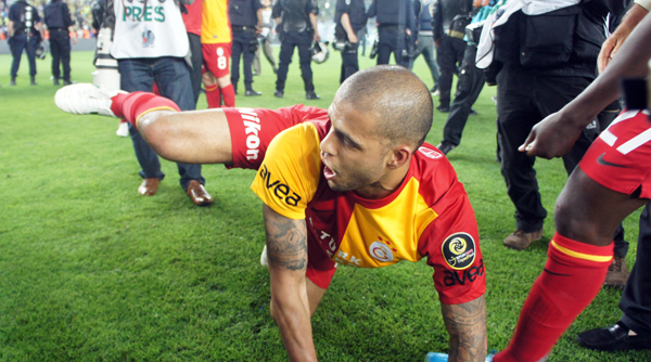 Melo, topu Galatasaray&#039;a attı