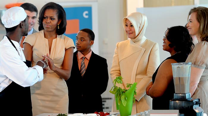 First Lady&#039;ler akşam yemeğinde buluştu