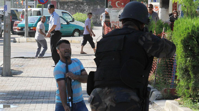 "Bana eşimi getirin, yoksa..." "Bana eşimi getirin, yoksa..."
