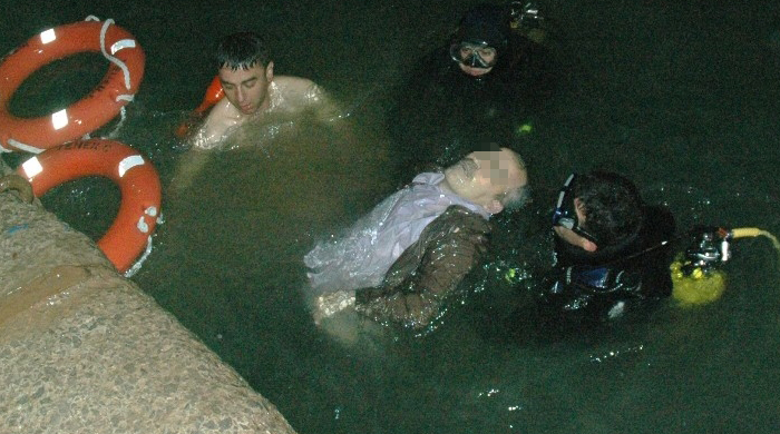 Feribottan düşen otomobilde 4 kişi öldü Feribottan düşen otomobilde 4 kişi öldü