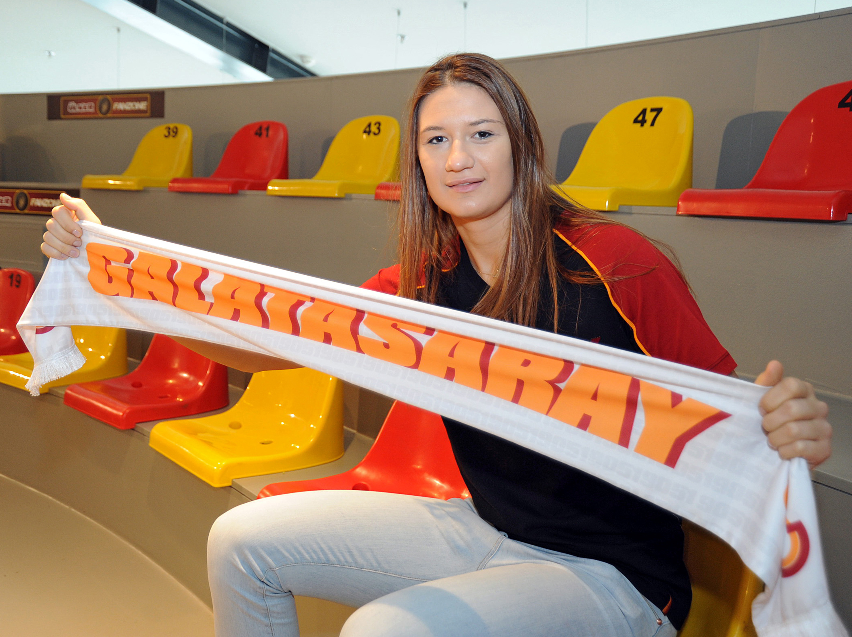 Galatasaray Kadın Voleybol Takımı, Neriman Özsoy&#039;u transfer etti