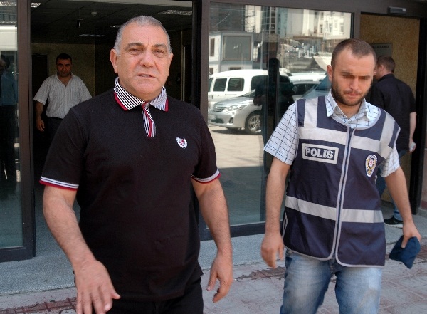 Ünlü yapımcı İzzet Öz gözaltında Ünlü yapımcı İzzet Öz gözaltında