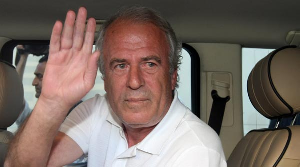 Beşiktaş'ta Mustafa Denizli bilmecesi Beşiktaş'ta Mustafa Denizli bilmecesi