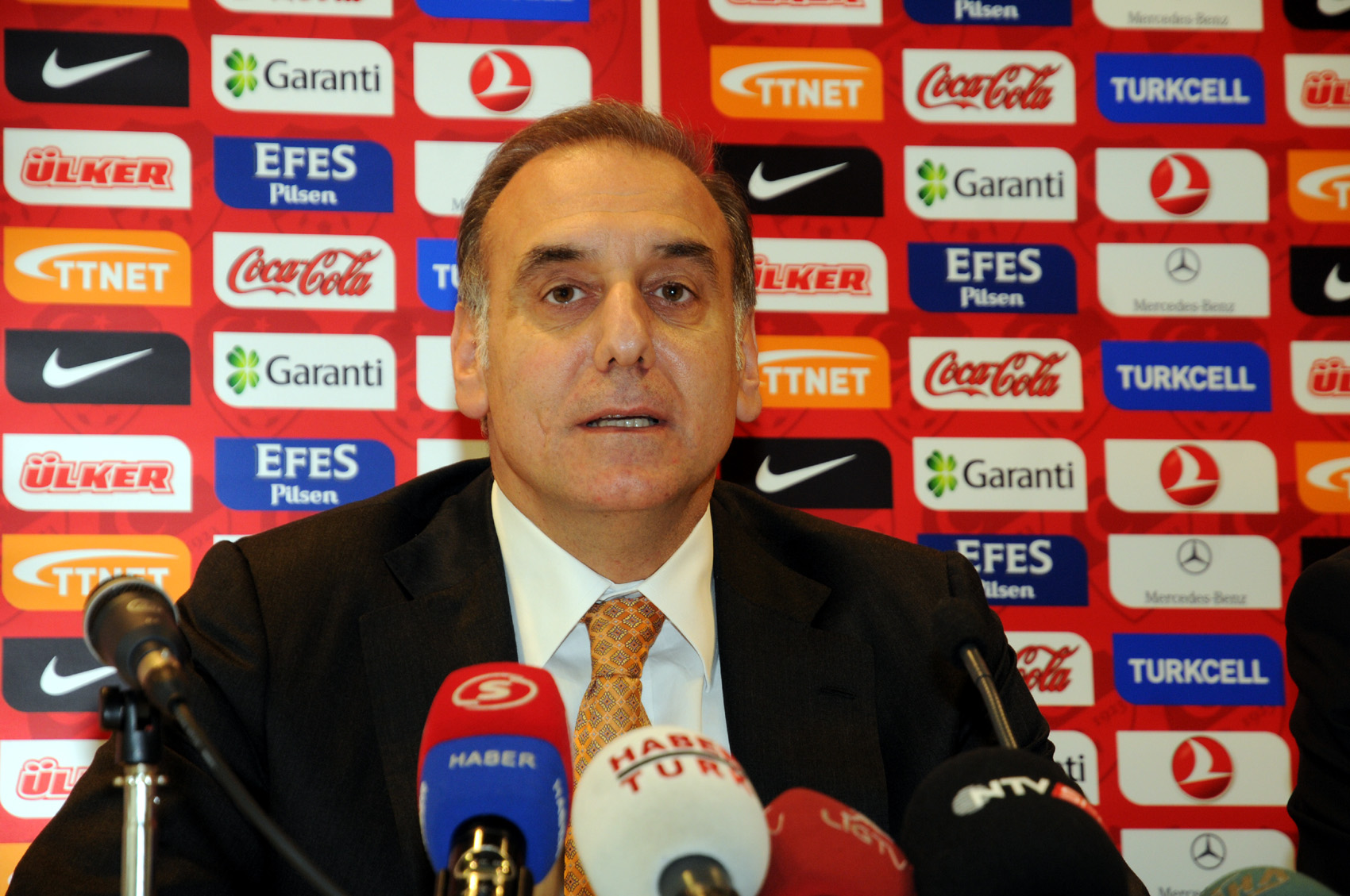 Lütfi Arıboğan, Cimbom'a müdür oldu Lütfi Arıboğan, Cimbom'a müdür oldu