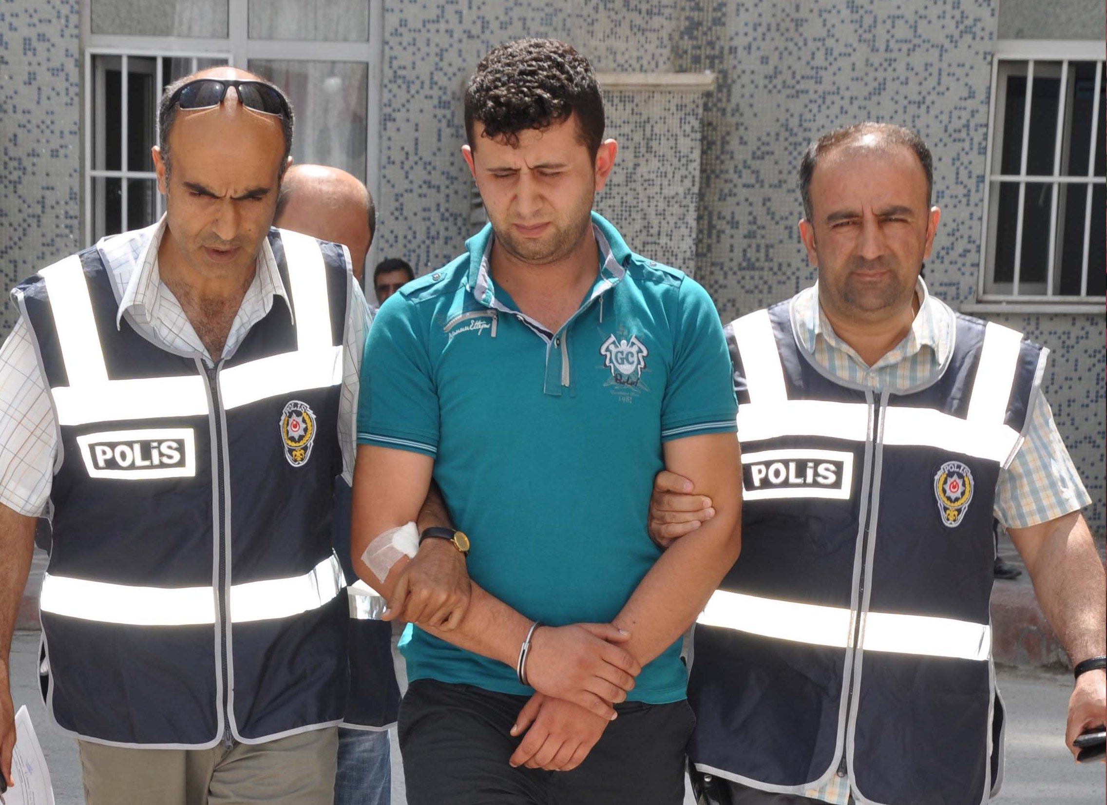 Kavgayı ayırmak isterken bıçaklanarak öldürüldü Kavgayı ayırmak isterken bıçaklanarak öldürüldü
