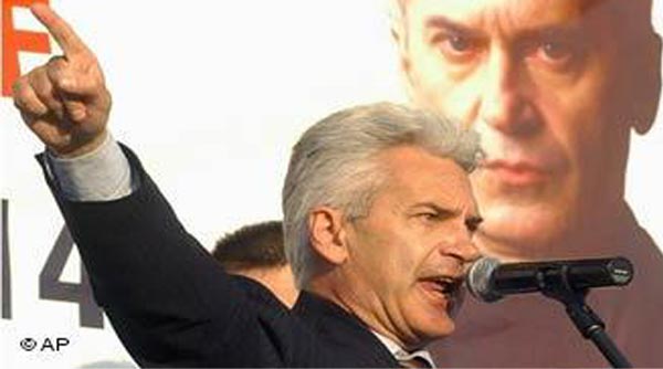 Irkçı partiden İslam'a ve Türkiye'ye hakaret Irkçı partiden İslam'a ve Türkiye'ye hakaret