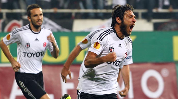 Egemen, 3 yıl daha Kartal'da Egemen, 3 yıl daha Kartal'da