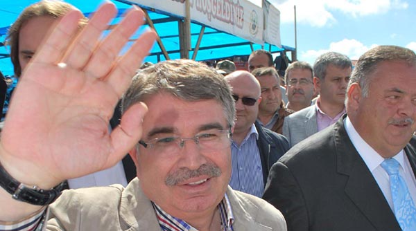 Bakan Şahin, protestoyu tezahürat sandı