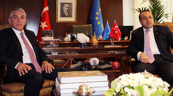 Bağış: Vizesiz Avrupa'ya vize çıktı Bağış: Vizesiz Avrupa'ya vize çıktı