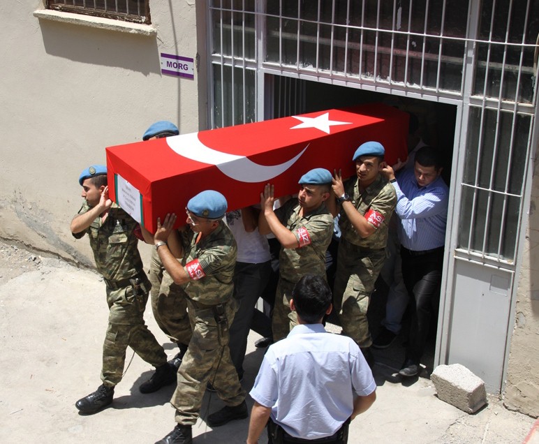 Şehitler memleketlerine uğurlandı