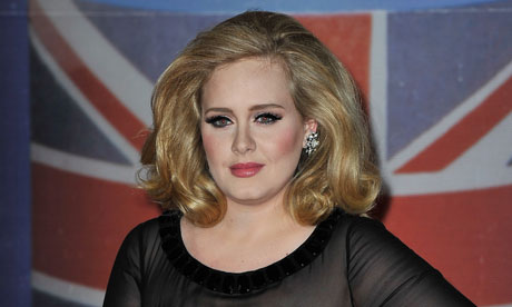 Grammy ödüllü ünlü şarkıcı Adele hamile 