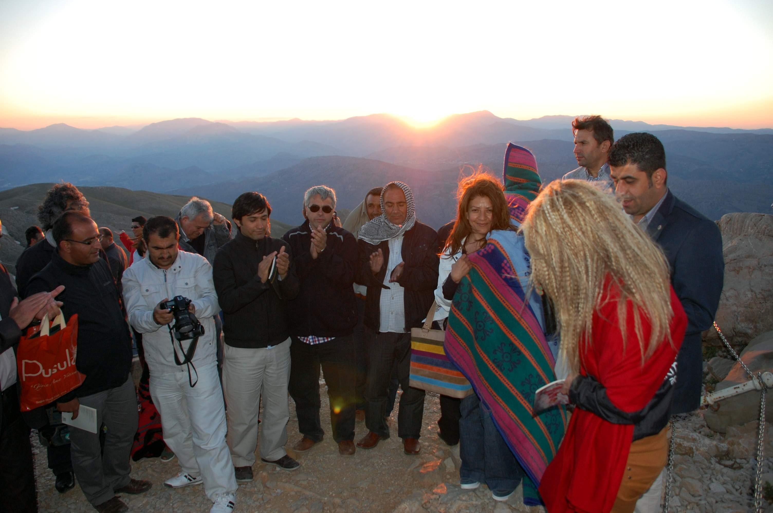 Nemrut Dağı zirvesinde şiir dinletisi