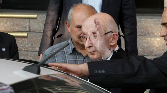 Teoman Koman, Orhon tutuklandı Teoman Koman, Orhon tutuklandı
