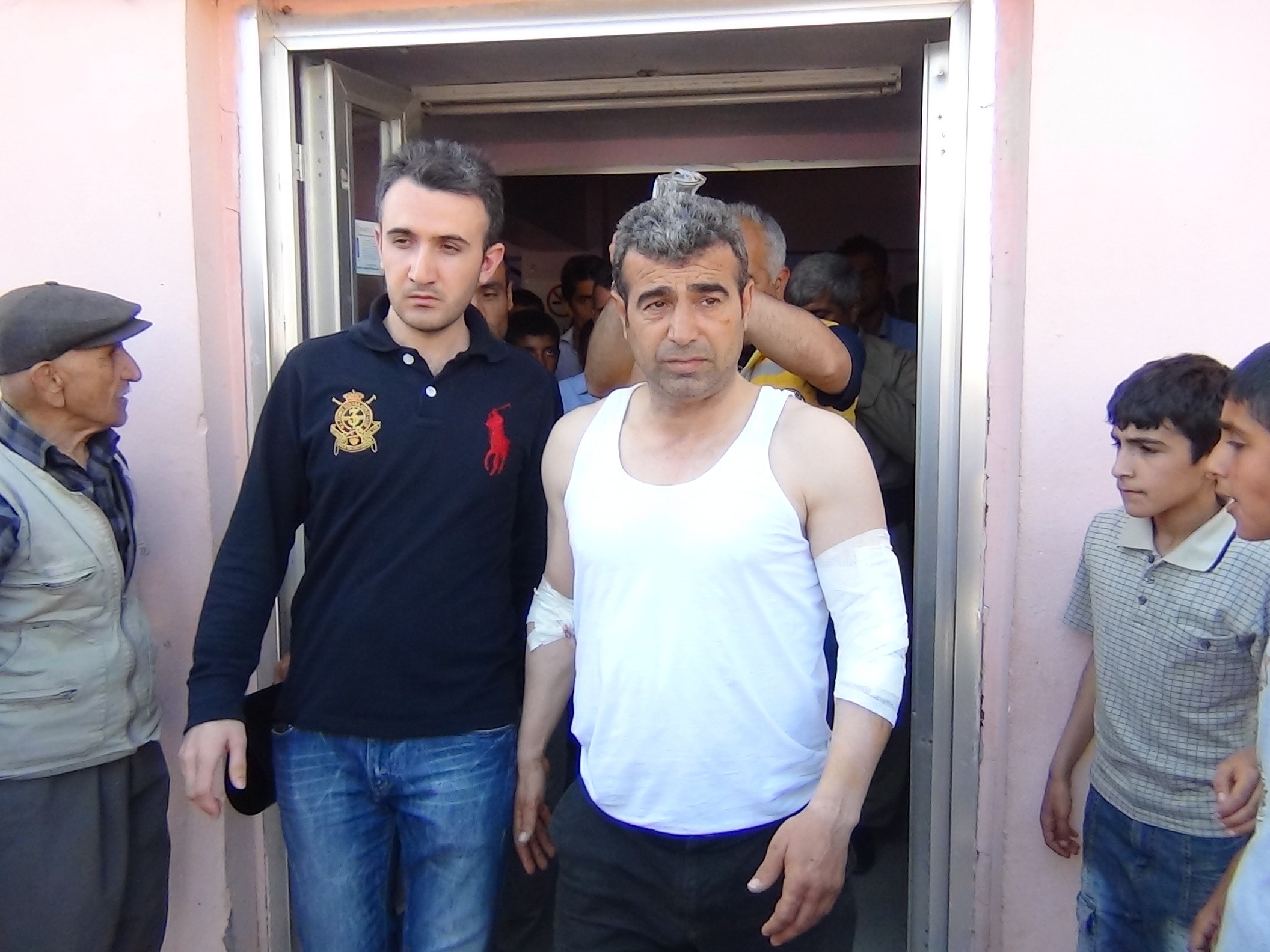 Kaymakamın korumasına silahlı saldırı Kaymakamın korumasına silahlı saldırı