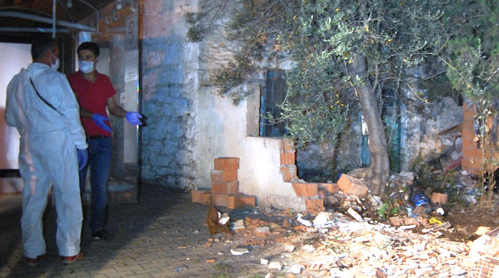 Yaşlı kadını köpekler parçalamış Yaşlı kadını köpekler parçalamış