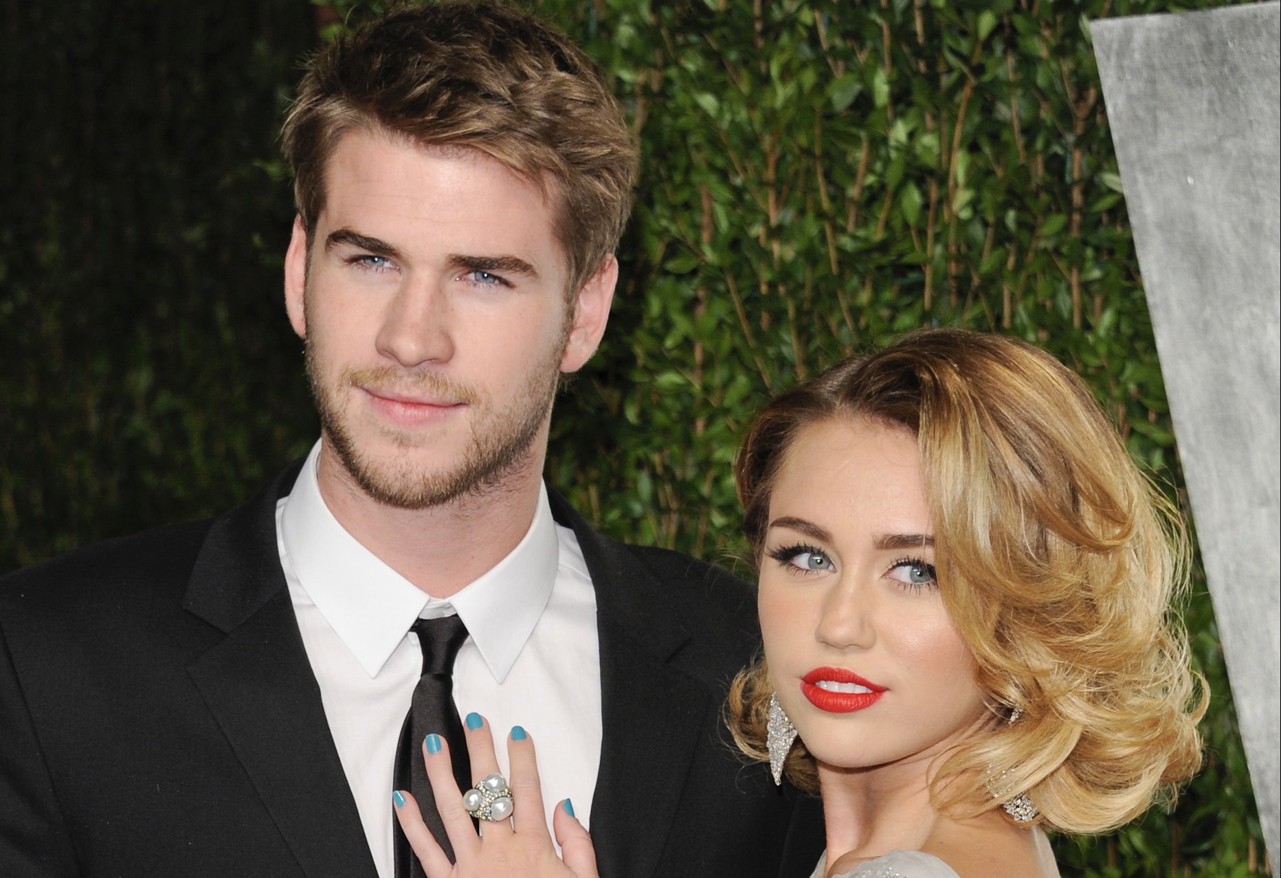 Şarkıcı Miley Cyrus, nişanlandı Şarkıcı Miley Cyrus, nişanlandı
