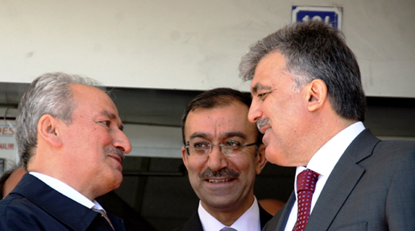 Gül, Ağrı'da asker arkadaşıyla görüştü Gül, Ağrı'da asker arkadaşıyla görüştü