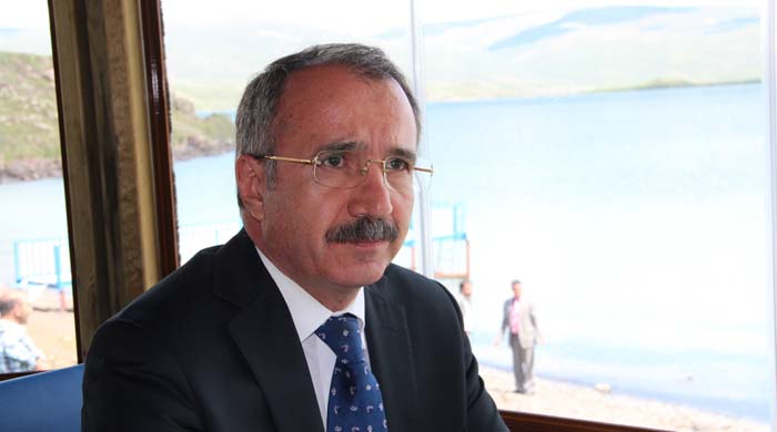 Hükümet ağustos ayında 40 bin öğretmen atayacak Hükümet ağustos ayında 40 bin öğretmen atayacak