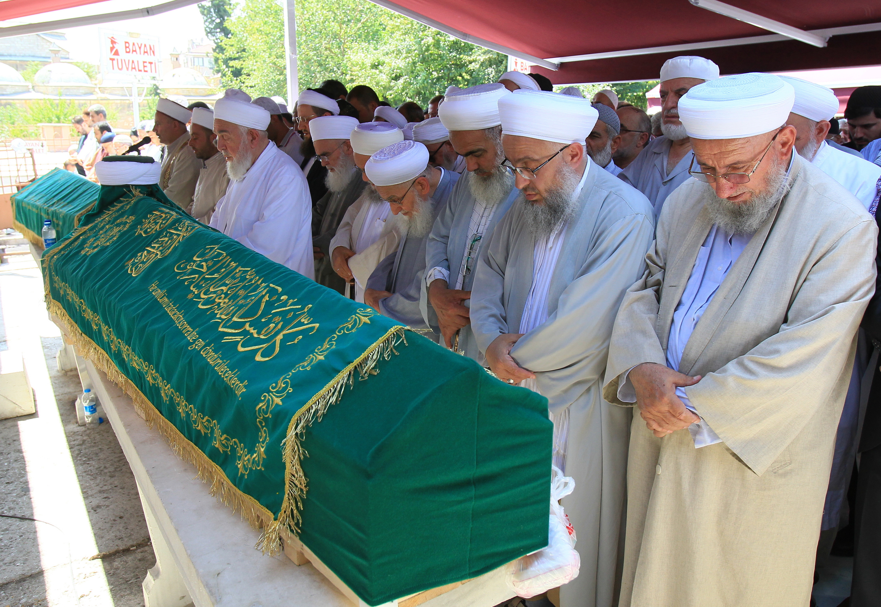 Mahmut Hoca'nın kuzeni defnedildi Mahmut Hoca'nın kuzeni defnedildi