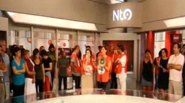 Gazetecilerden canlı yayında eylem