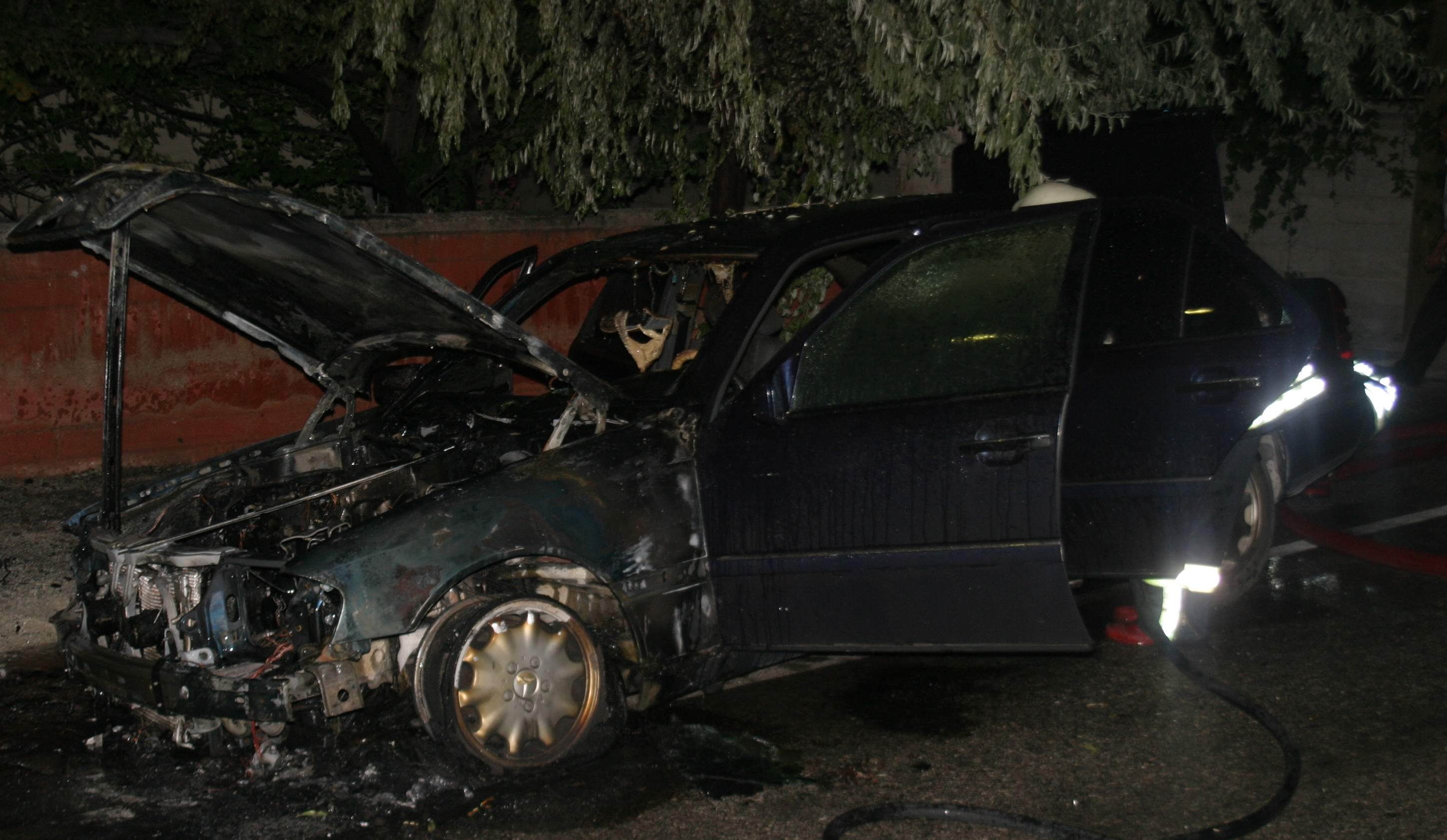 Kızgın oğul babasının otomobilini yaktı Kızgın oğul babasının otomobilini yaktı