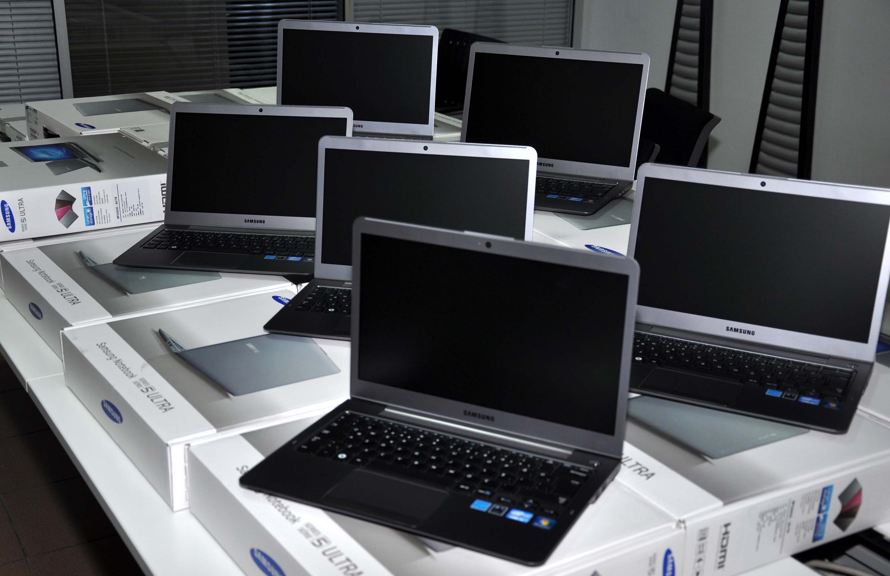 AA personeline ultrabook dağıtıldı AA personeline ultrabook dağıtıldı