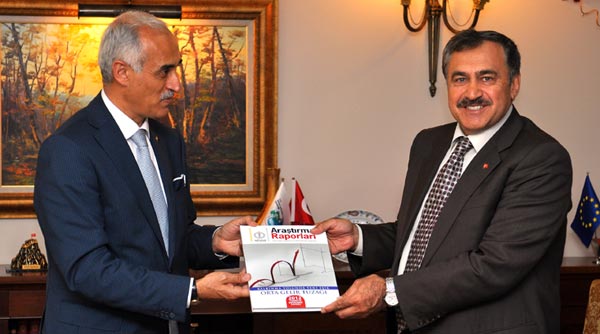 Eroğlu'ndan işadamlarına destek Eroğlu'ndan işadamlarına destek