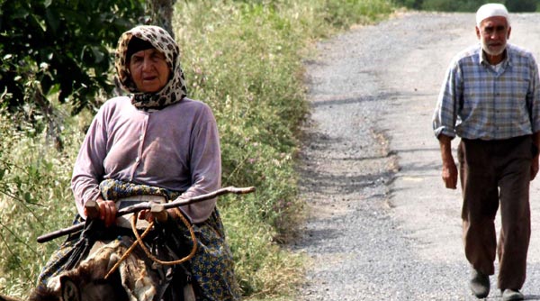 Kadınlar köyden kaçıyor Kadınlar köyden kaçıyor