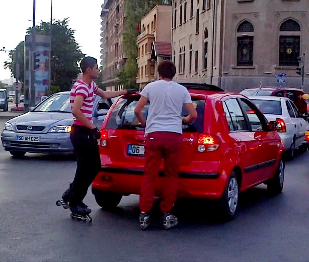 Paten üstünde ölümüne spor! Paten üstünde ölümüne spor!