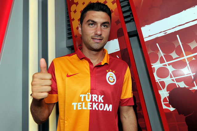 Galatasaray, Burak'la 5 yıllık sözleşme imzaladı Galatasaray, Burak'la 5 yıllık sözleşme imzaladı