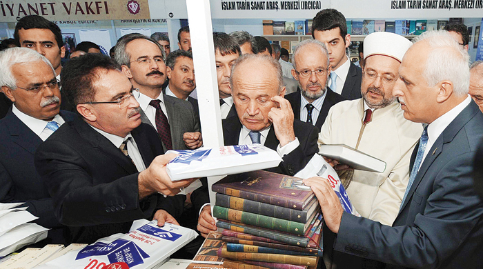 Görmez: Kitap fuarını uluslararası yapacağız