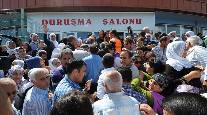 Prof. Büşra Ersanlı'ya zor soru: Okur yazar mısın Prof. Büşra Ersanlı'ya zor soru: Okur yazar mısın