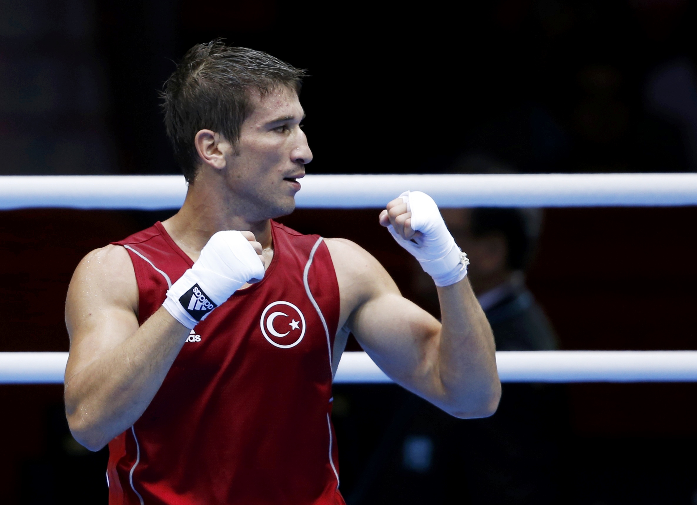 75 kiloda Adem Kılıçcı tur atladı