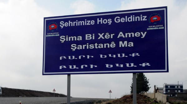 Diyarbakır&#039;da &quot;çok dilli&quot; tabelaya soruşturma