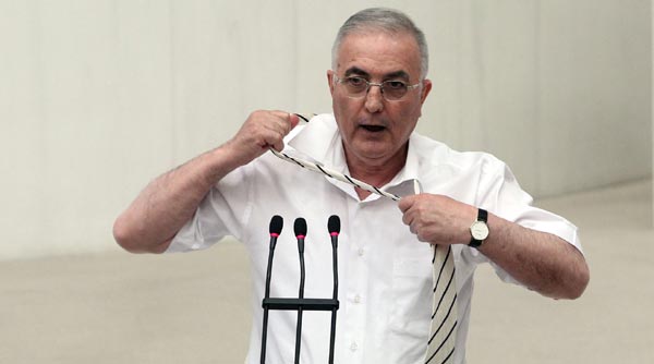 CHP'li vekil kürsüde 'Çıldır'dı CHP'li vekil kürsüde 'Çıldır'dı