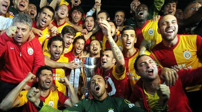 Yüksek Mahkemeye ''3 Büyükler'' şikayeti Yüksek Mahkemeye ''3 Büyükler'' şikayeti