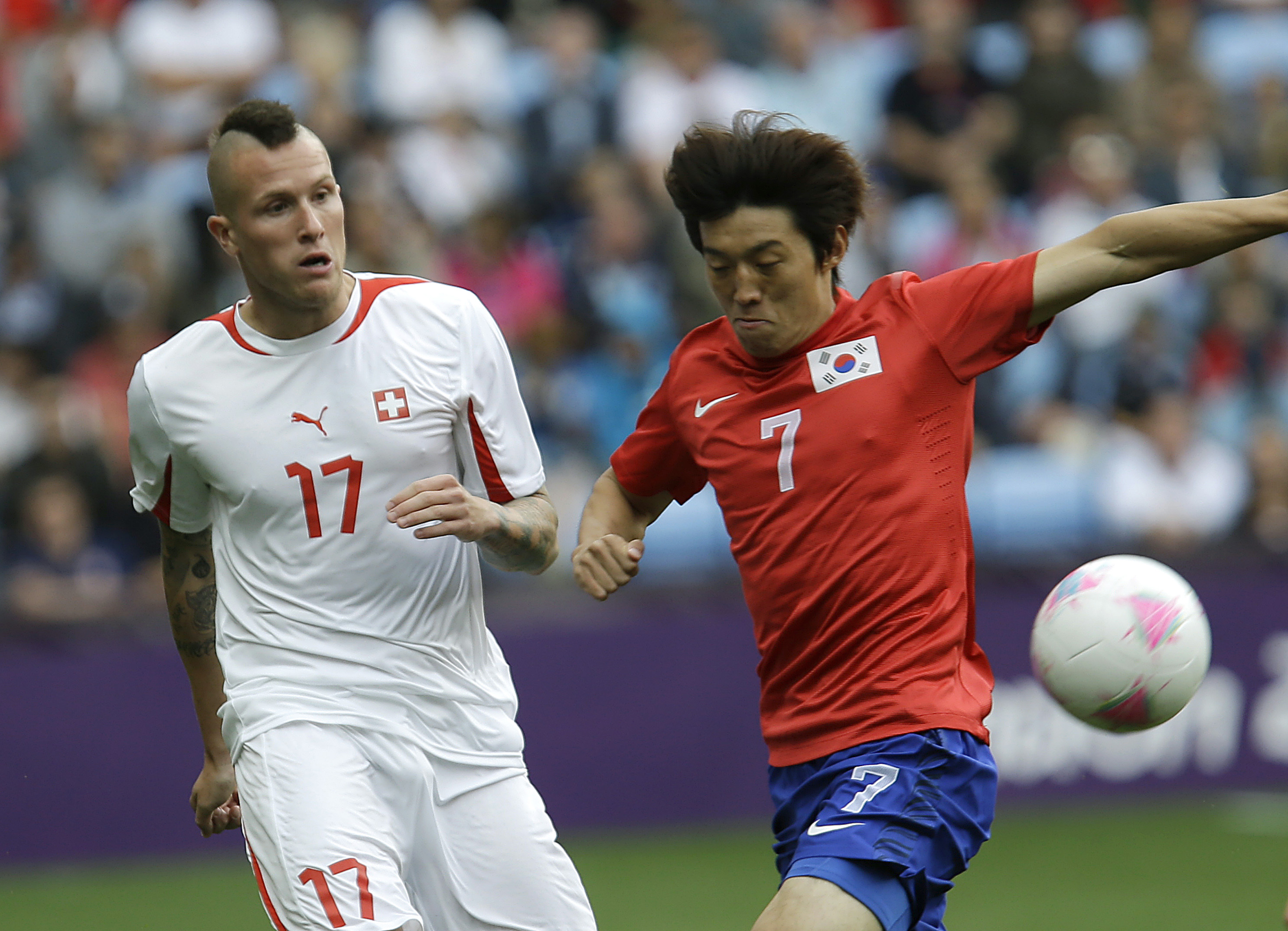 İsviçreli futbolcudan ırkçı tweetler İsviçreli futbolcudan ırkçı tweetler