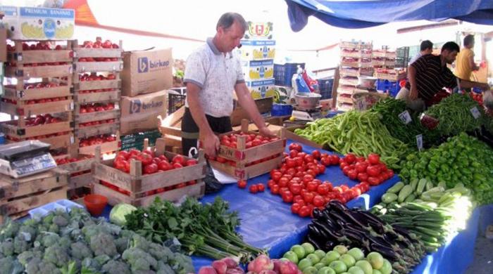 Pazarcı künye takıp tek tip elbise giyecek Pazarcı künye takıp tek tip elbise giyecek