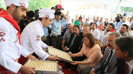 "Türk baklavası şişmanlatmıyor" "Türk baklavası şişmanlatmıyor"