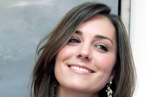 Cambridge Düşesi Kate, en iyi giyinen seçildi Cambridge Düşesi Kate, en iyi giyinen seçildi