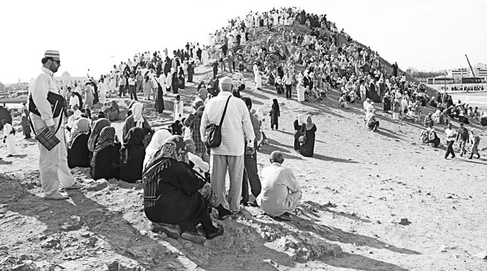 Uhud bizi sever biz Uhud&#039;u severiz