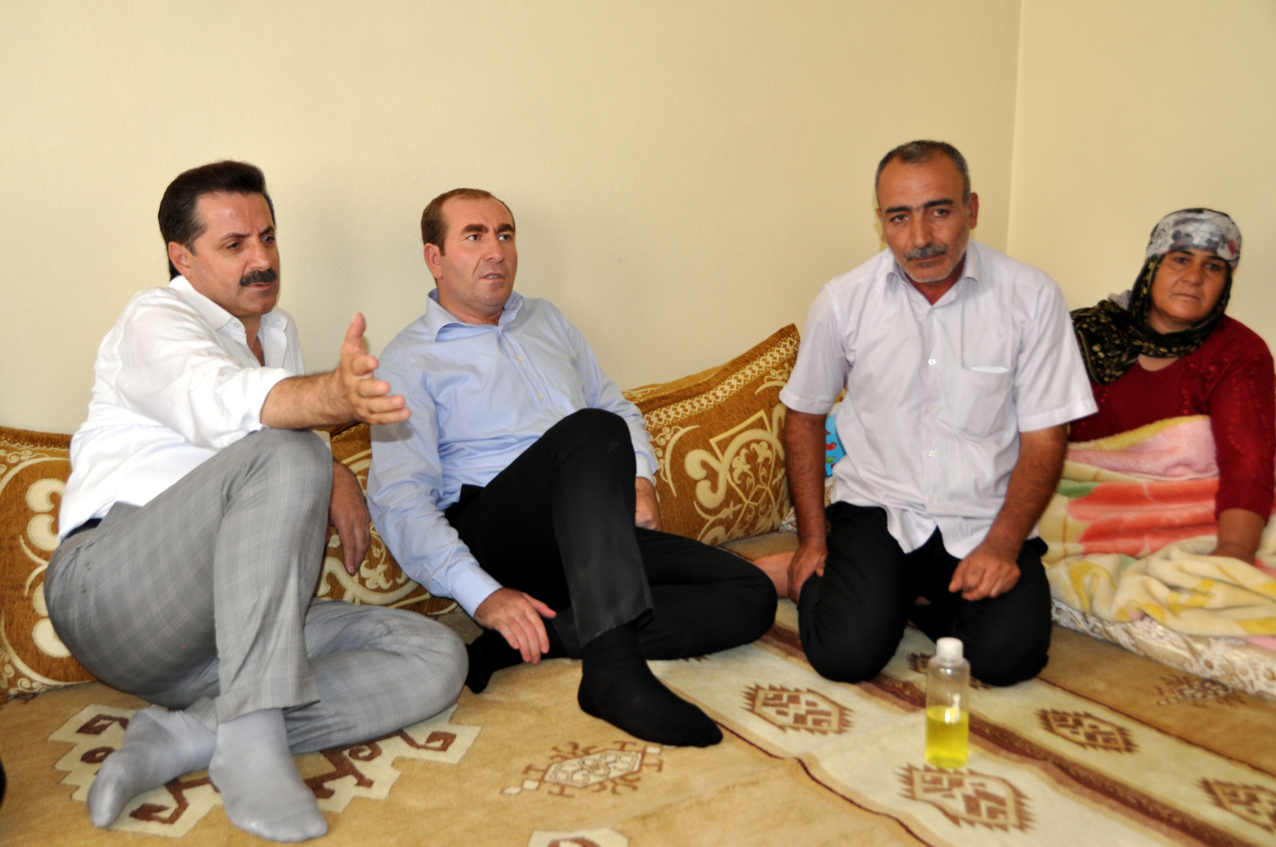 Bakan Çelik&#039;ten kaçırılan askerin ailesine ziyaret
