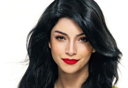 Merve Boluğur reklam parasıyla 'ev'lendi Merve Boluğur reklam parasıyla 'ev'lendi