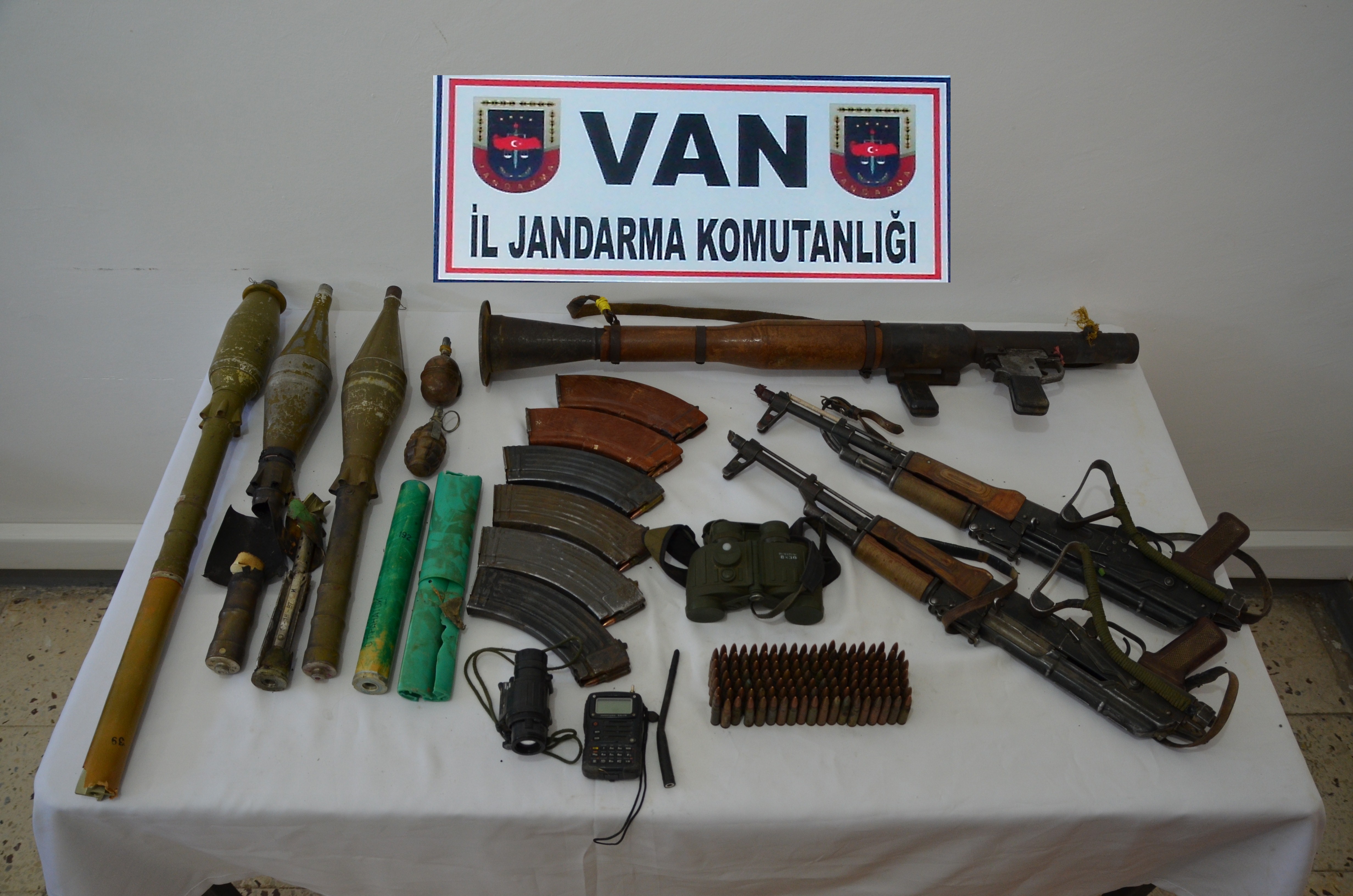 Öldürülen PKK&#039;lının üzerinden cephanelik çıktı