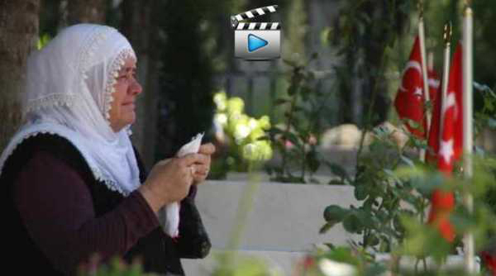 Şehitliklerde dua ve gözyaşı vardı Şehitliklerde dua ve gözyaşı vardı