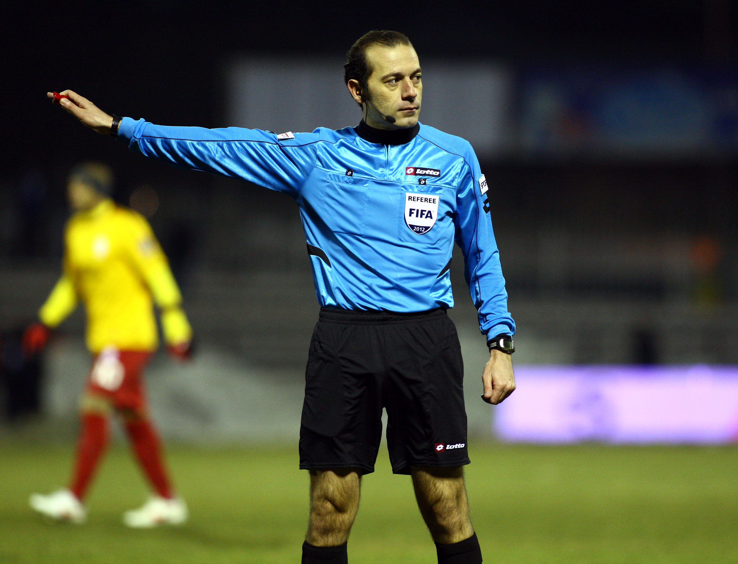UEFA'dan Cüneyt Çakır'a görev UEFA'dan Cüneyt Çakır'a görev