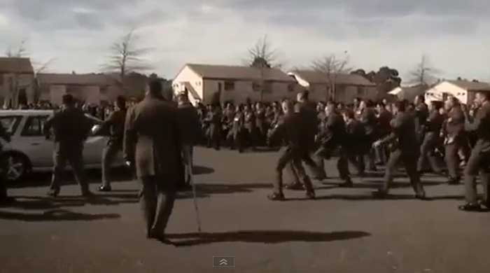 Ölen askerler için Haka dansı